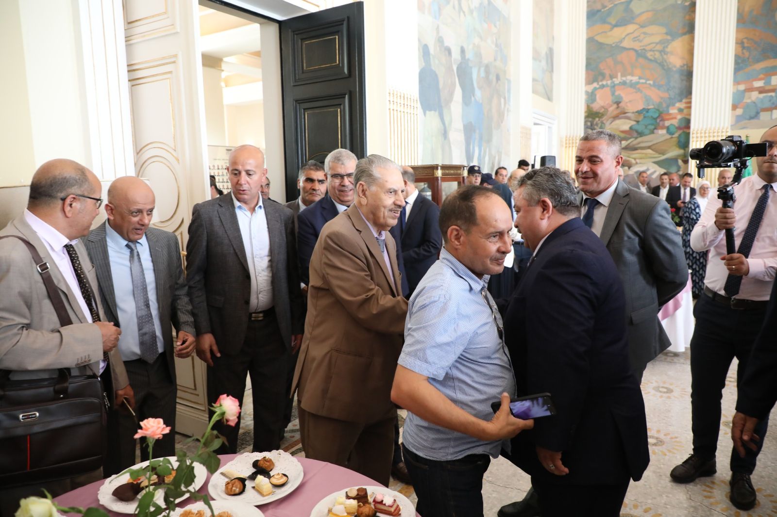 السيد صالح قوجيل رئيس مجلس الأمة يشرف على معايدة أعضاء واطارات وموظفي المجلس