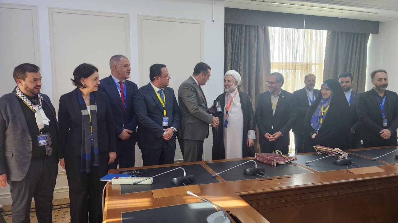 التقى السيد محمد رضا أوسهلة، نائب رئيس مجلس الأمة، رفقة أعضاء الوفد البرلماني المشترك، النائب الأول لرئيس مجلس النواب الليبي، السيد” فوزي النويري"، والسيدة "سلطنة المسماري"، عضو مجلس النواب