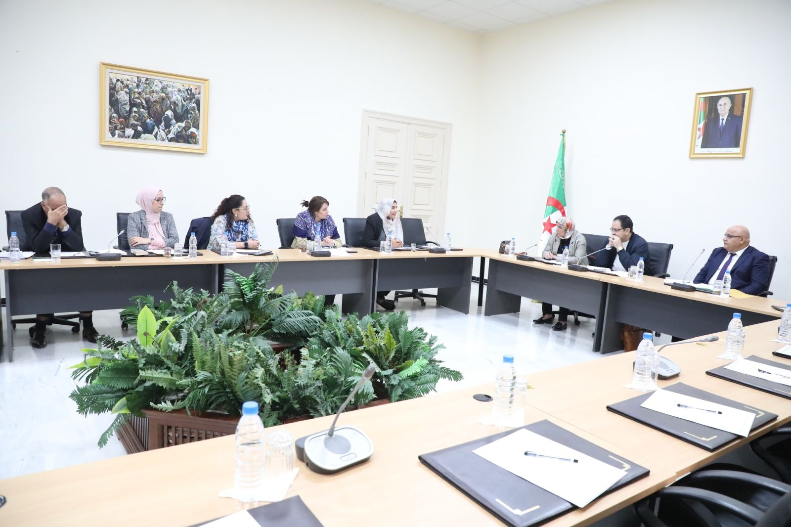 السيد أحمد خرشي، نائب رئيس مجلس الأمة،  يترأس اجتماعا تنسيقيا للوفد البرلماني الجزائري المشترك عن غرفتي البرلمان المشارك  في أشغال الدورة الـ 80 للجنة التنفيذية والمؤتمر الـ 45 للاتحاد البرلماني الافريقي