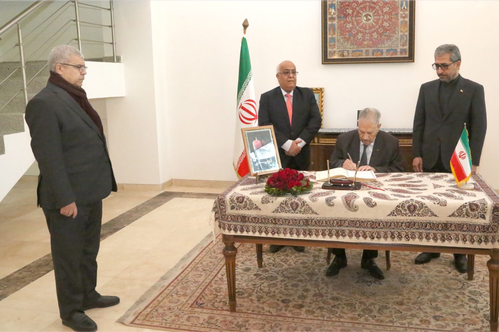 باسم رئيس الجمهورية، السيد عبد المجيد تبون،  السيد صالح ڨوجيل رئيس مجلس الأمة،يوقّع بمقر سفارة الجمهورية الإسلامية الايرانية بالجزائر، على سجلّ التعازي
