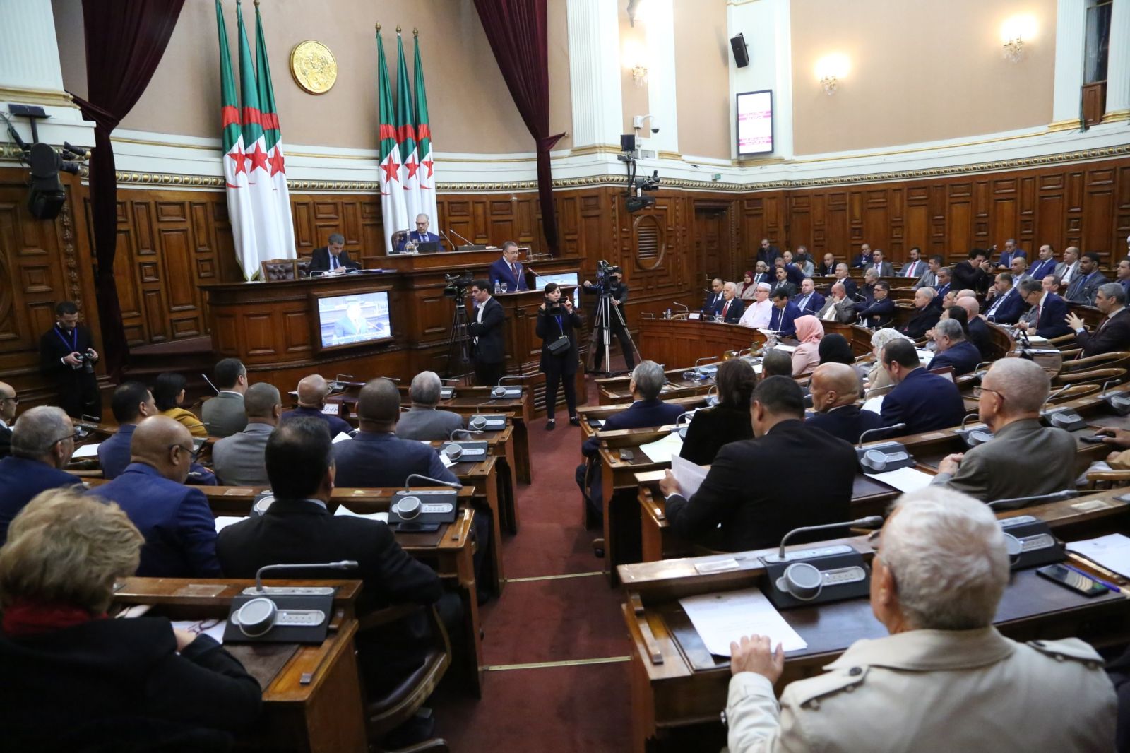 تقديم ومناقشة نص قانون يتضمن قواعد الوقاية والتدخل والحد من أخطار الكوارث في إطار التنمية المستدامة