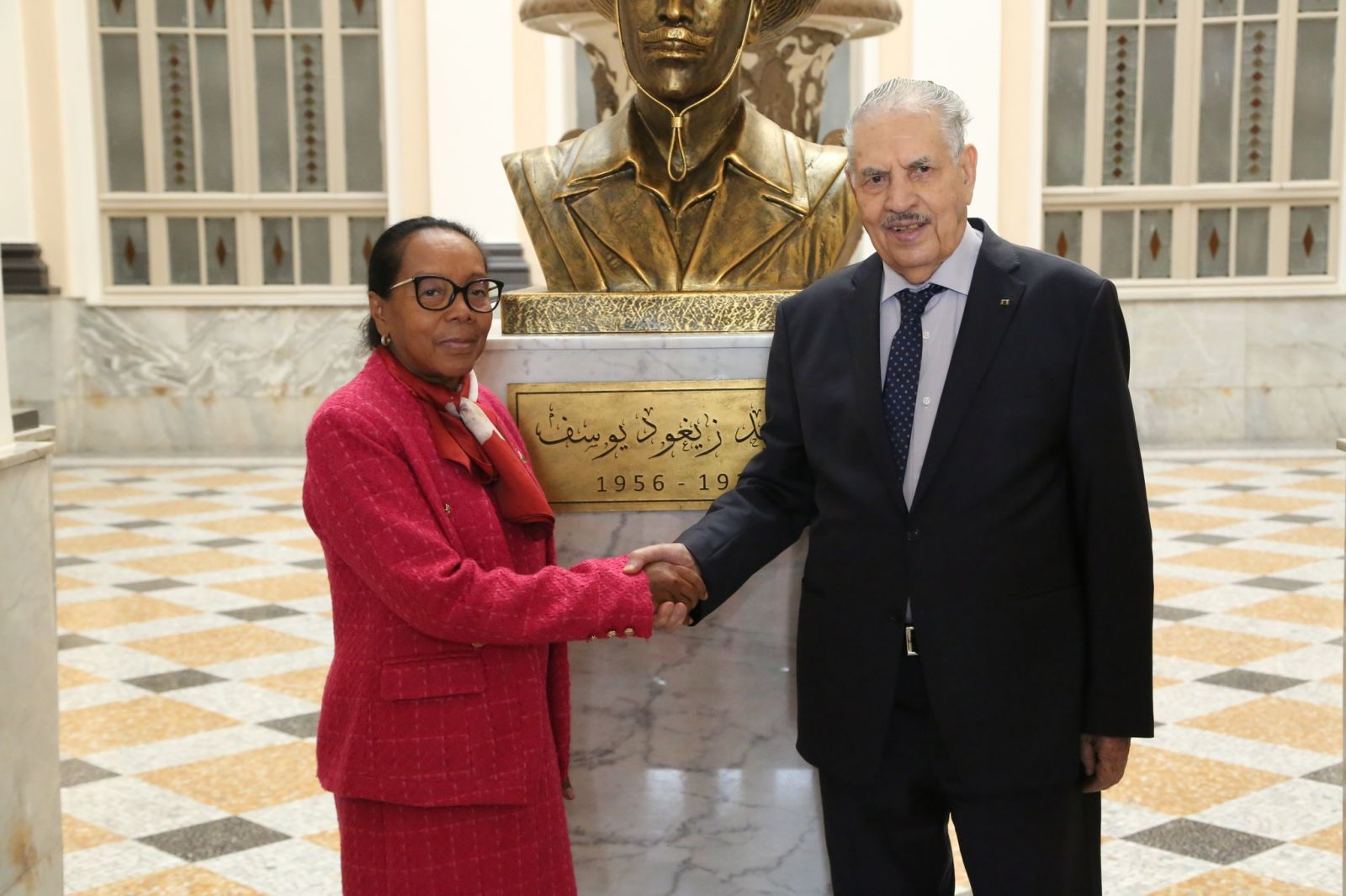 السيد صالح ڨوجيل، رئيس مجلس الأمة يستقبل السيدة كريستين رازاناماهاسوا رئيسة الجمعية الوطنية لجمهورية مدغشقر