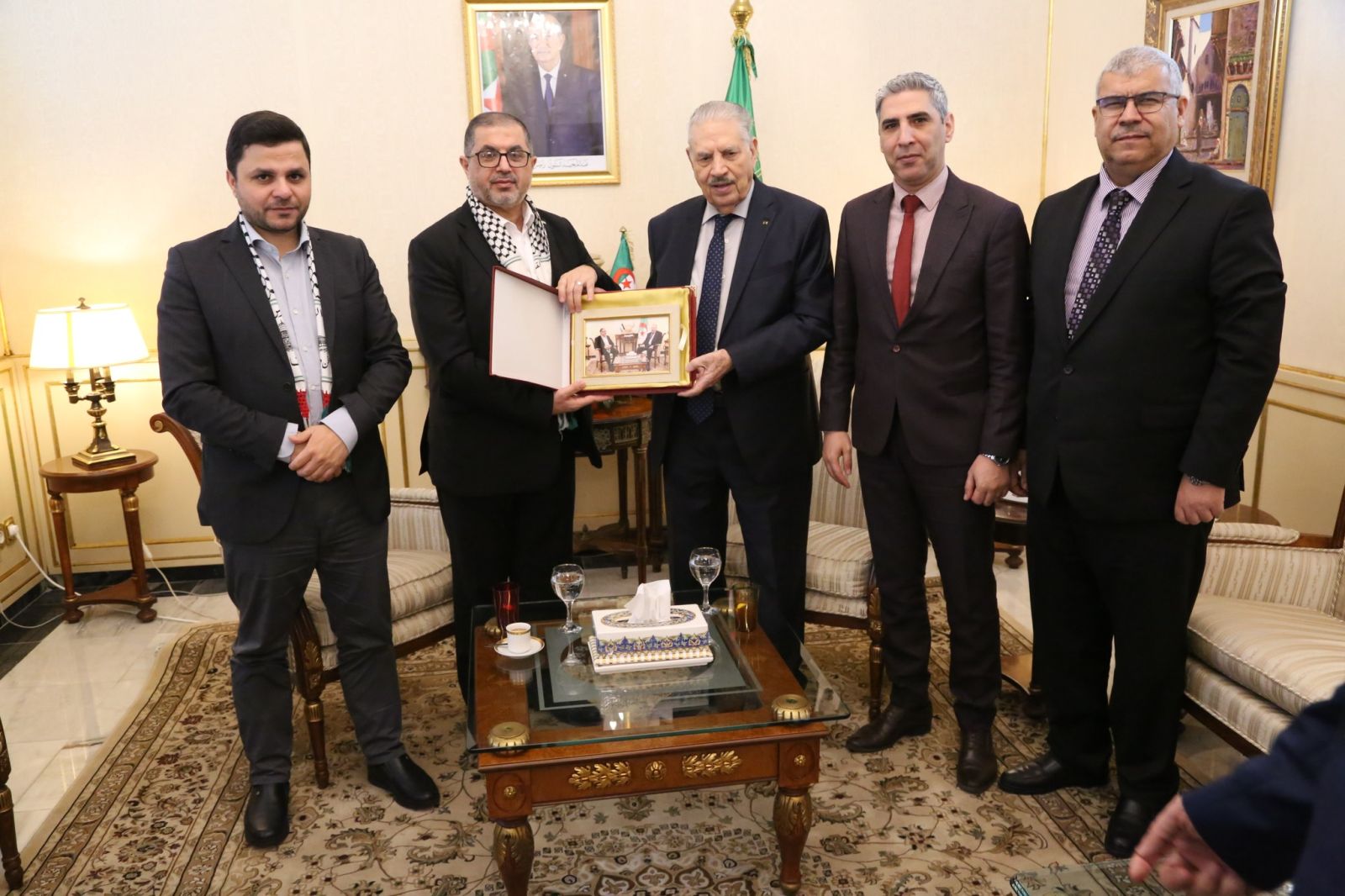 السيد صالح ڨوجيل، رئيس مجلس الأمة يستقبل السيد باسم نعيم عضو المكتب السياسي لحركة المق//اومة الإسلامية الفلسطينية حم//اس، غزة ورئيس دائرتها السياسية.
