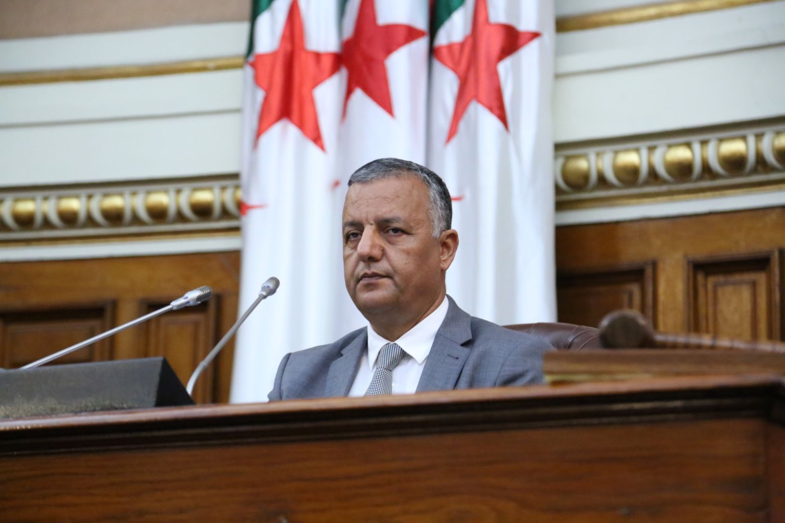أعضاء مجلس الأمة يوجّهون 11 سؤالا شفويا إلى 4 أعضاء في الحكومة تتعلّق بقطاعات التربية الوطنية، الصناعة والإنتاج الصيدلاني، السياحة والصناعة التقليدية، والمالية