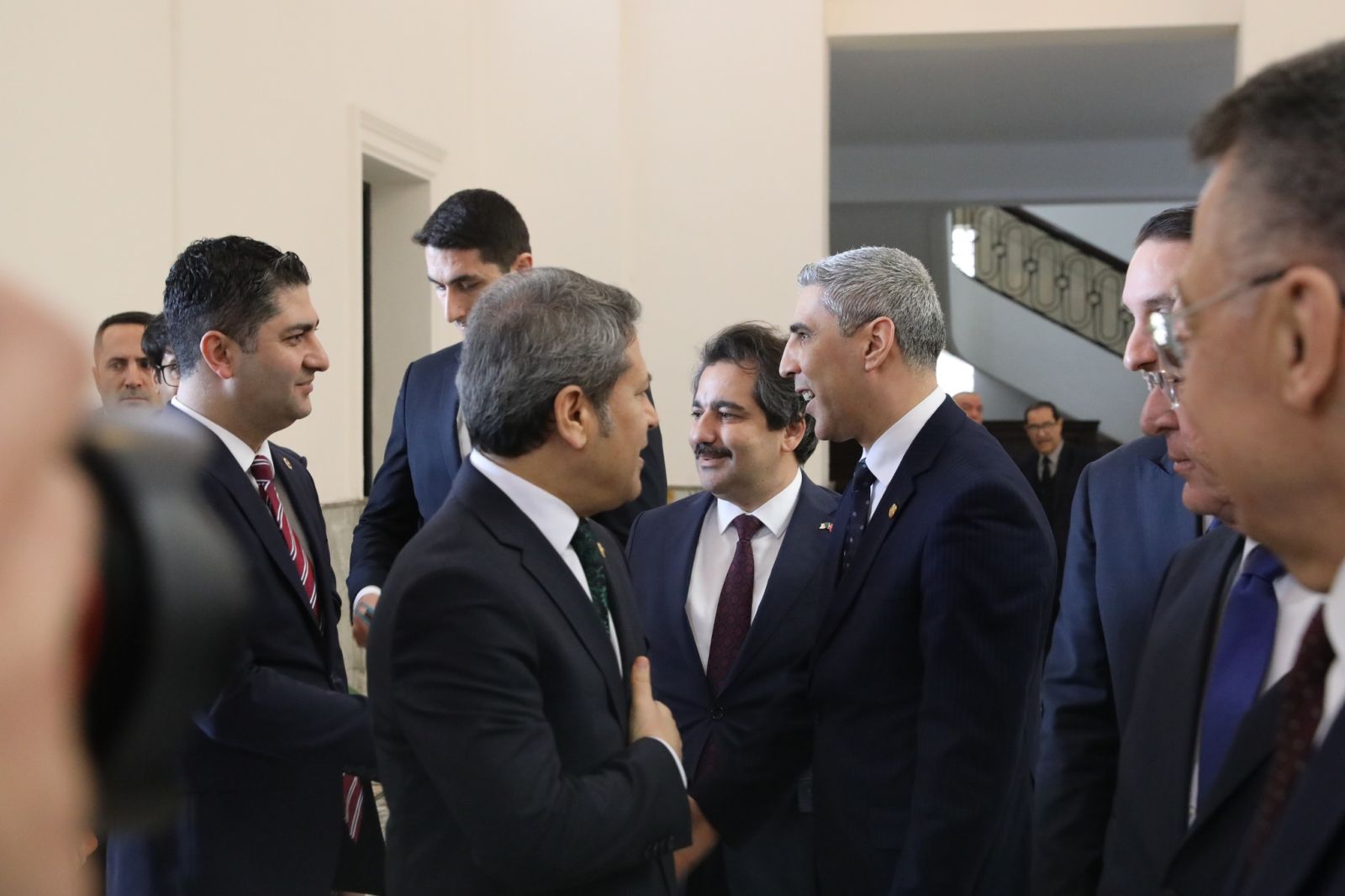 بتكليف من السيد صالح قوجيل، رئيس مجلس الأمة، السيد محمد عمرون، رئيس لجنة الشؤون الخارجية والتعاون الدولي والجالية الجزائرية بالخارج بمجلس الأمة، يستقبل السيد فوات أوكتاي رئيس لجنة الشؤون الخارجية بالمجلس الوطني الكبير للجمهورية التركية