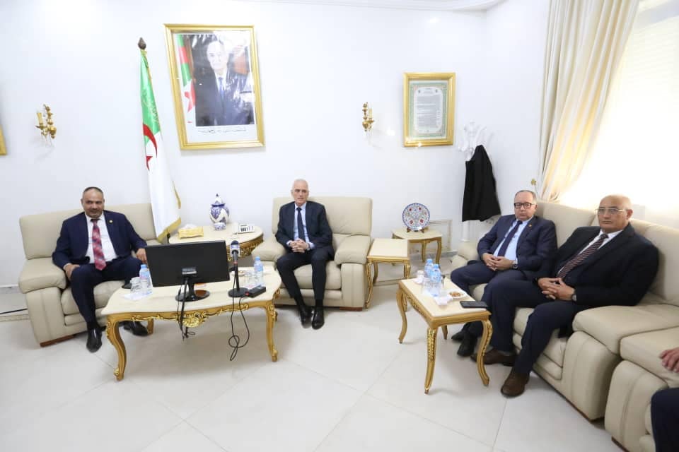 وفد عن البعثة الاستعلامية المؤقتة عن لجنة الشؤون الاقتصادية والمالية لمجلس الأمة