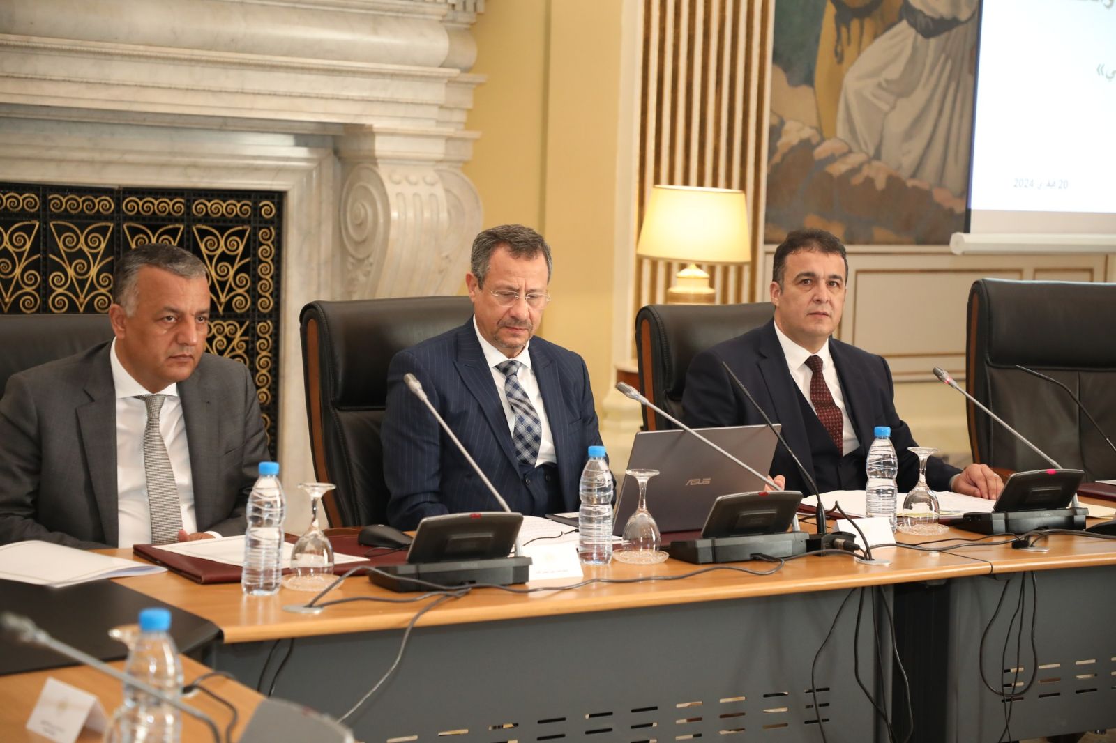 لجنة التجهيز والتنمية المحلية برئاسة السيد إلياس عاشور تعقد جلسة سماع إلى وزير الأشغال العمومية والمنشآت القاعدية، السيد لخضر رخروخ حول موضوع: "تطوير شبكات الطرق بالسكك الحديدية ودورها في تحقيق الانتقال الاقتصادي"