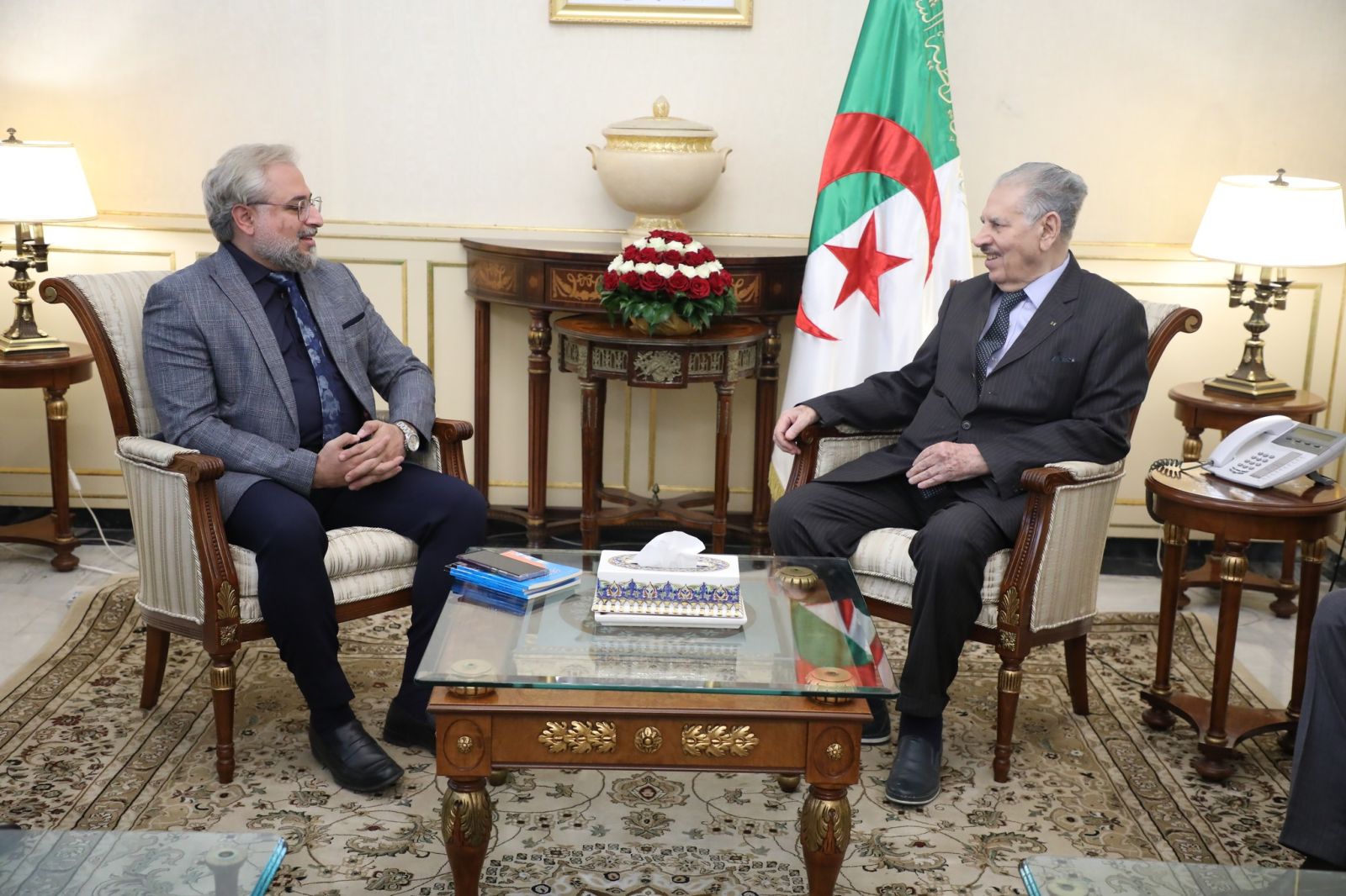السيد صالح ڨوجيل، رئيس مجلس الأمة يستقبل    الشاعر العراقي، السيد مرتضى التميمي، بمقر مجلس الأمة