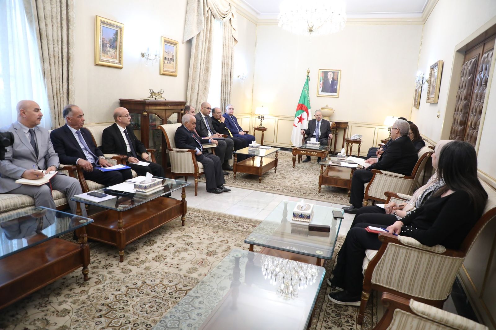السيد صالح ڨوجيل، رئيس مجلس الأمة  يترأس اجتماع تنسيقي لممثلي البرلمان الجزائري  في البرلمان الافريقي المشارك في اجتماعات الدورة الاستثنائية للفترة التشريعية السادسة للبرلمان الافريقي