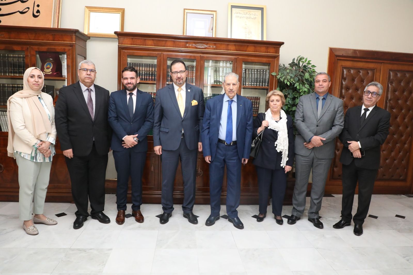 السيد صالح ڨوجيل، رئيس مجلس الأمة يلتقي وفد مجلس الأمة، الذي سيشارك ضمن وفد مشترك فيما بين غرفتي البرلمان، في أشغال الدورة 148 للاتحاد البرلماني الدولي والاجتماعات المصاحبة.