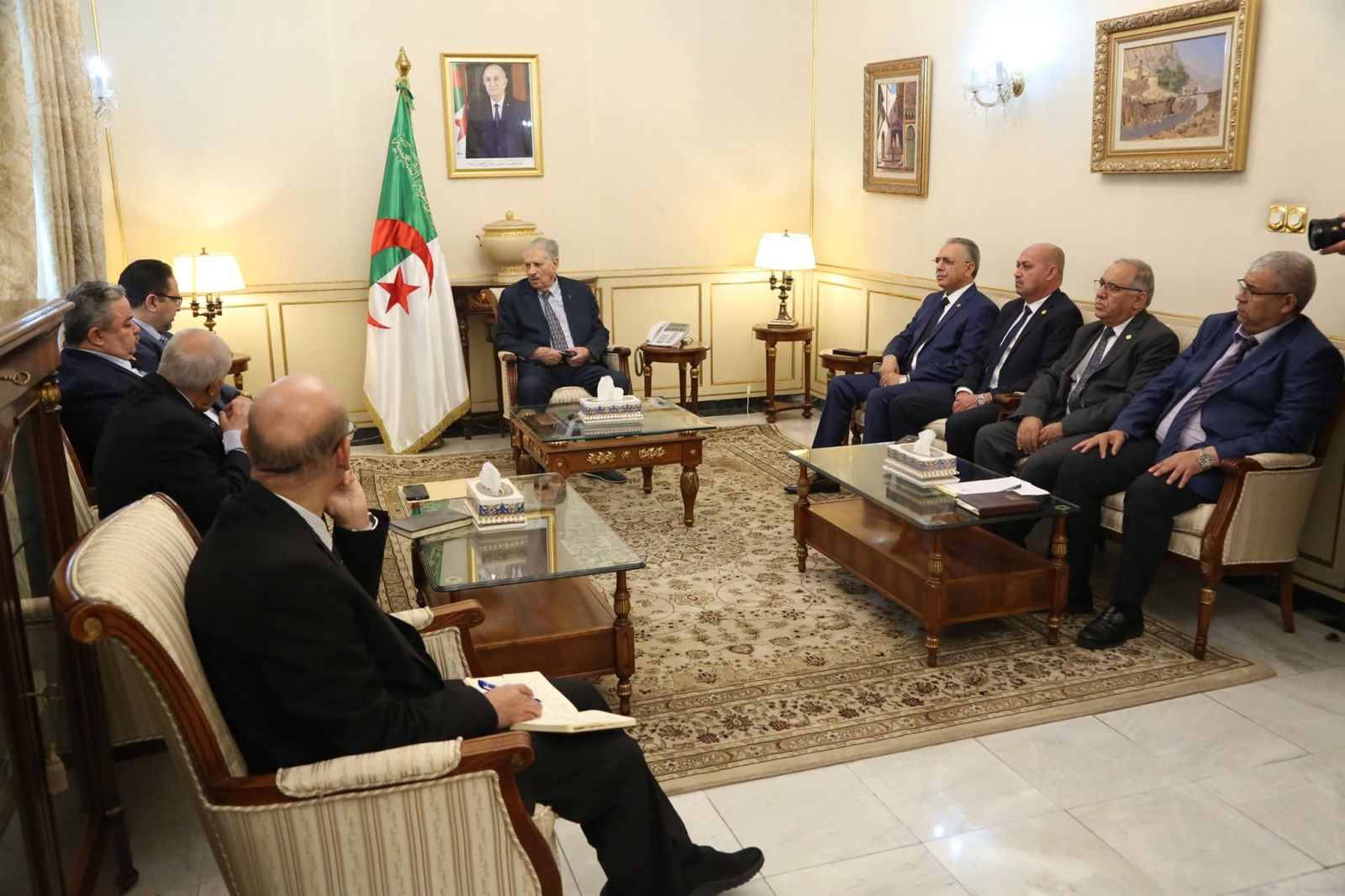 السيد صالح ڨوجيل، رئيس مجلس الأمة يجتمع مع وفد مجلس الأمة العائد من مدينة إسطنبول التركية والمشارك في أشغال المؤتمر الخامس "لرابطة برلمانيون من أجل القدس وفلسطين"...