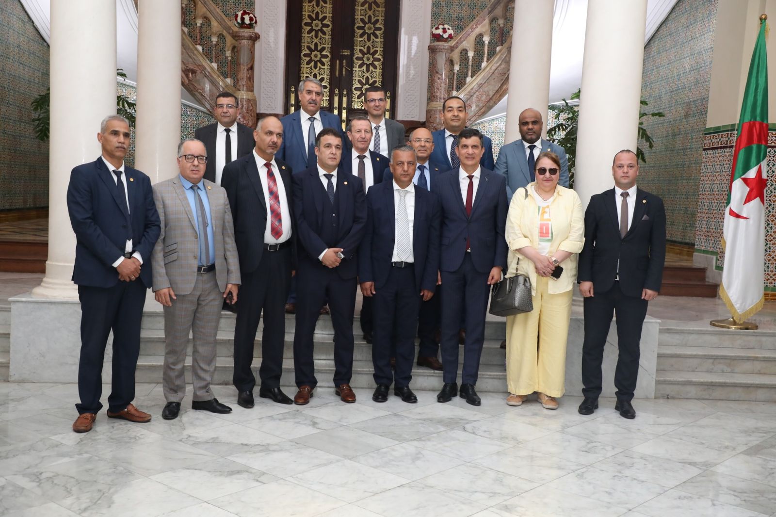 وفد البعثة الاستعلامية المؤقتة عن مجلس الأمة برئاسة السيد علي طالبي، نائب رئيس مجلس الأمة، يقف على مدى أشغال إعادة تهيئة فنادق [المونكادا والأروية الذهبية ببن عكنون، والسفير بالجزائر الوسطى]