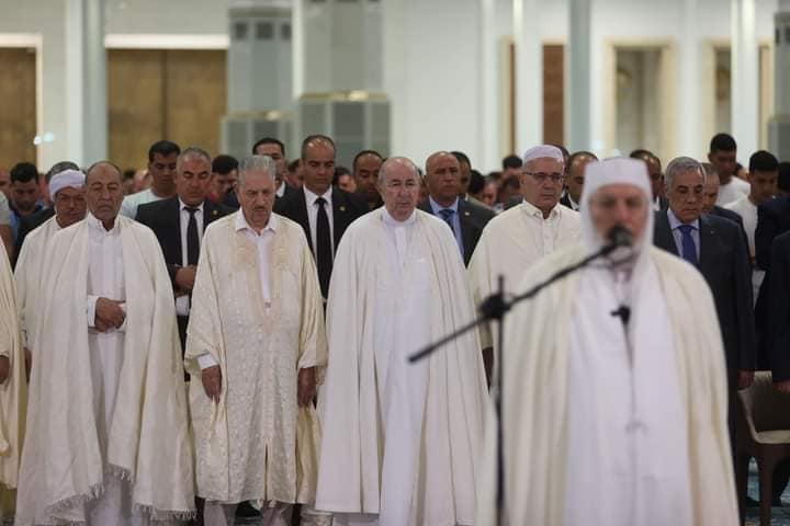 السيد صالح ڨوجيل، رئيس مجلس الأمة، يؤدي صلاة عيد الأضحى بجامع الجزائر