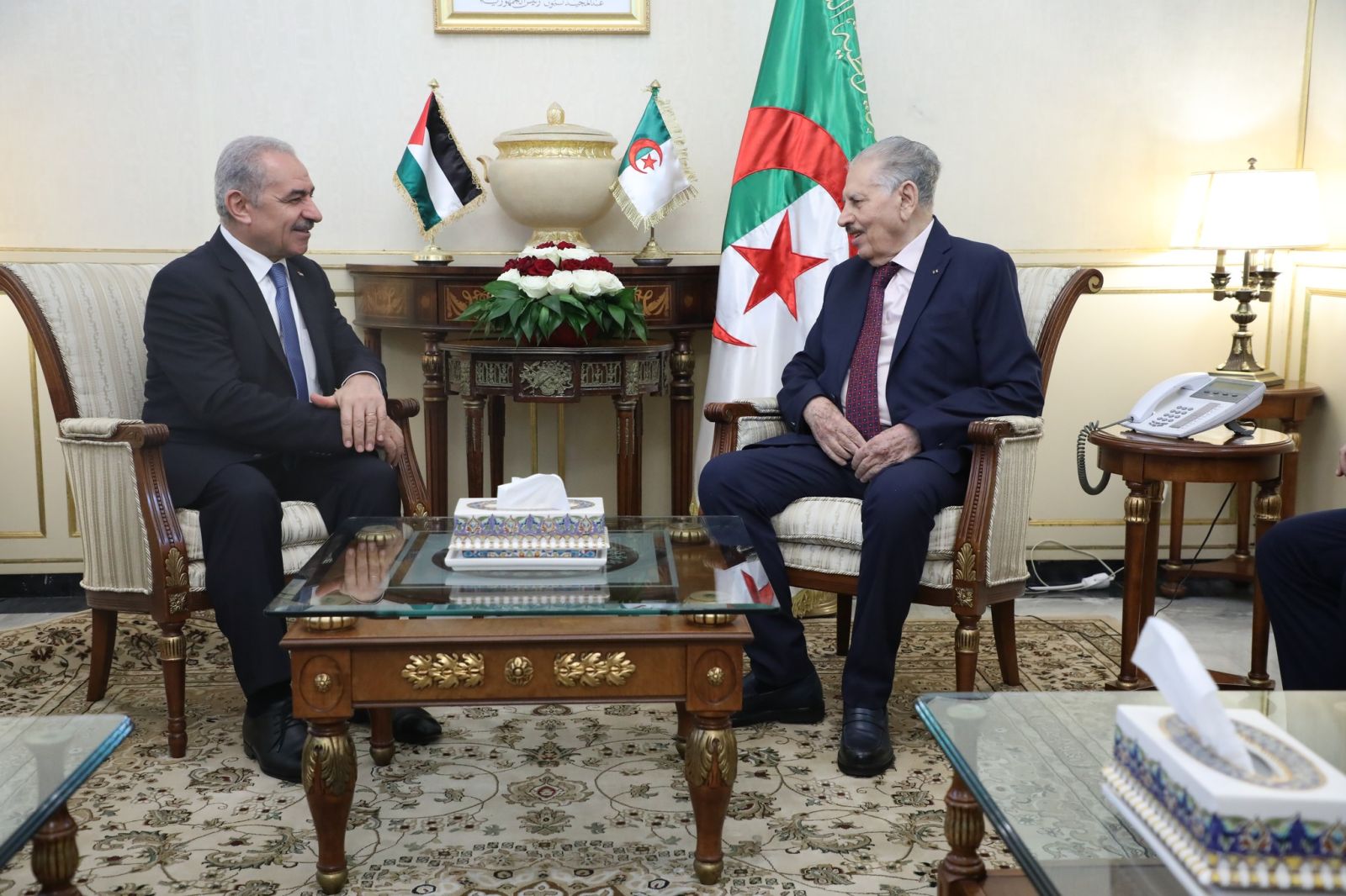السيد صالح ڨوجيل، رئيس مجلس الأمة يستقبل السيد محمد إبراهيم اشتية، رئيس مجلس الوزراء الفلسطيني السابق، ورئيس مجلس إدارة مركز الأبحاث الفلسطيني