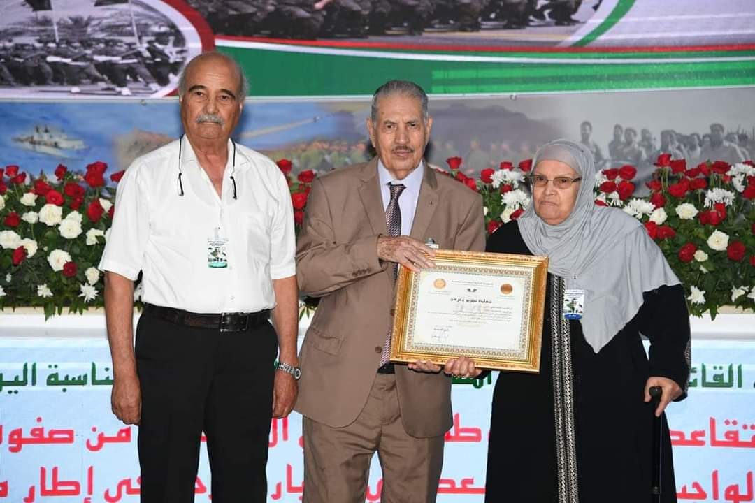 مشاركة السيد المجاهد صالح قوجيل، رئيس مجلس الأمة، في مراسم الإحتفال الذي ترأسه السيد عبد المجيد تبون، رئيس الجمهورية،بمناسبة اليوم الوطني للجيش الوطني الشعبي