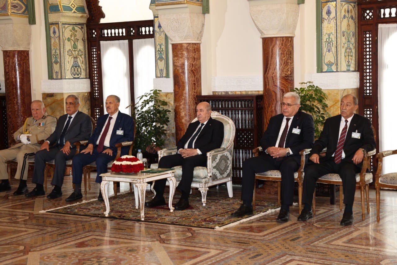 سيد صالح قوجيل، رئيس مجلس الأمة، يشارك في الحفل الذي ترأسه رئيس الجمهورية السيد عبد المجيد تبون، بقصر الشعب لتكريم التلاميذ المتفوقين في الامتحانات المدرسية لدورة 2023 - 2024