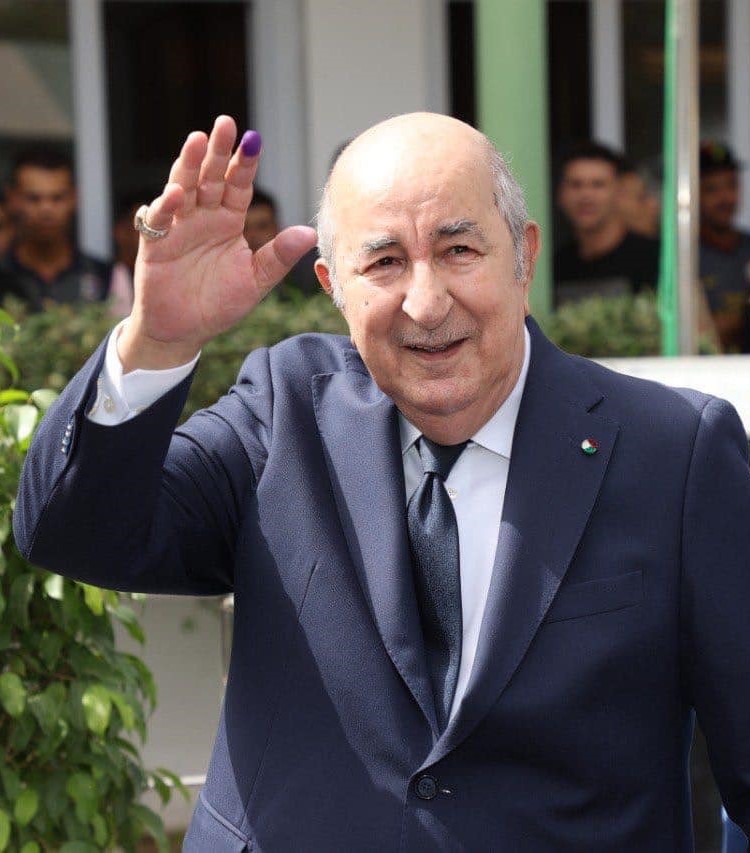 السيد صالح قوجيل رئيس مجلس الأمة يهنئ  السيد عبد المجيد تبون، بمناسبة إعادة إنتخابه رئيساً للجمهورية
