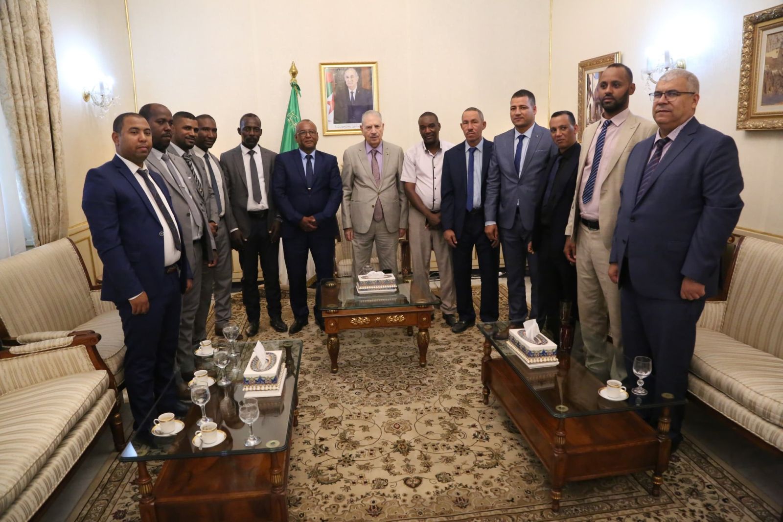 مجموعة من أعضاء المجلس الشعبي الولائي لولاية تيميمون يؤدون زيارة مجاملة إلى السيد صالح ڨوجيل، رئيس مجلس الأمة