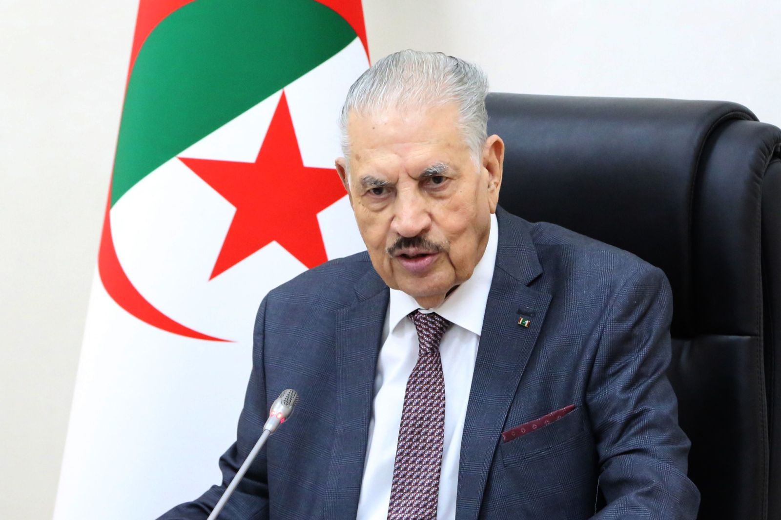 اجتماع مكتب مجلس الأمة الموسع لرؤساء المجموعات البرلمانية والمراقب البرلماني برئاسة السيد صالح ڨوجيل، رئيس مجلس الأمة