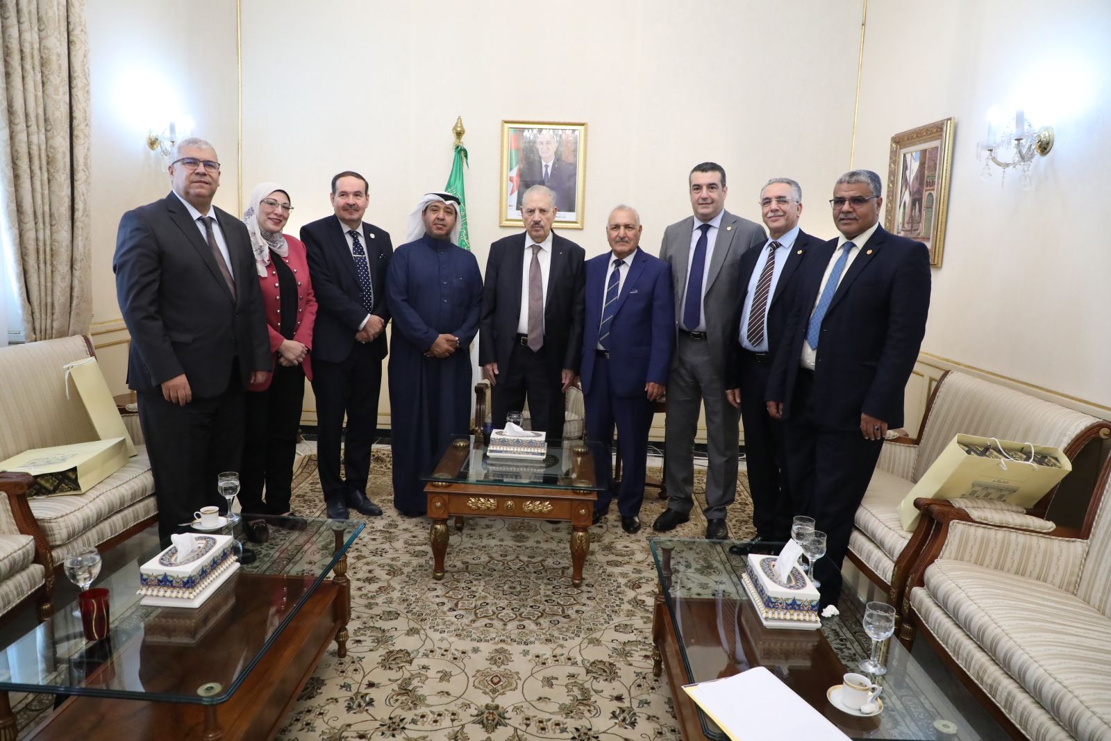 رئيس مجلس الأمة السيد صالح قوجيل، يستقبل وفد من أعضاء لجنة التحكيم في جائزة "أحرار نوفمبر" الشعرية الكبرى المقامة بمناسبة الذكرى السبعين لاندلاع ثورة أول نوفمبر 1954 المجيدة