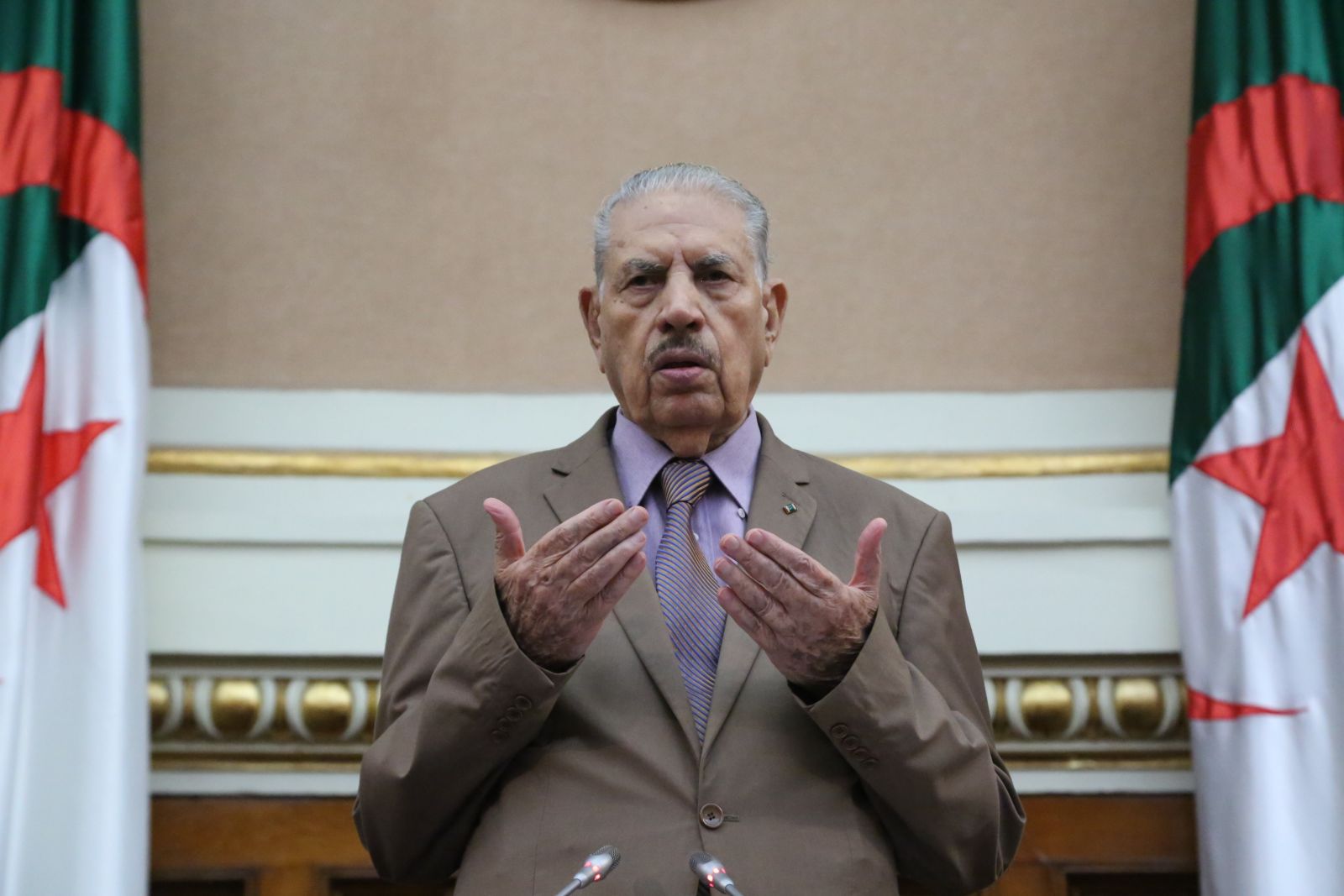 في جلسة عامة ترأّسها السيد صالح ڨوجيل، رئيس مجلس الأمة.