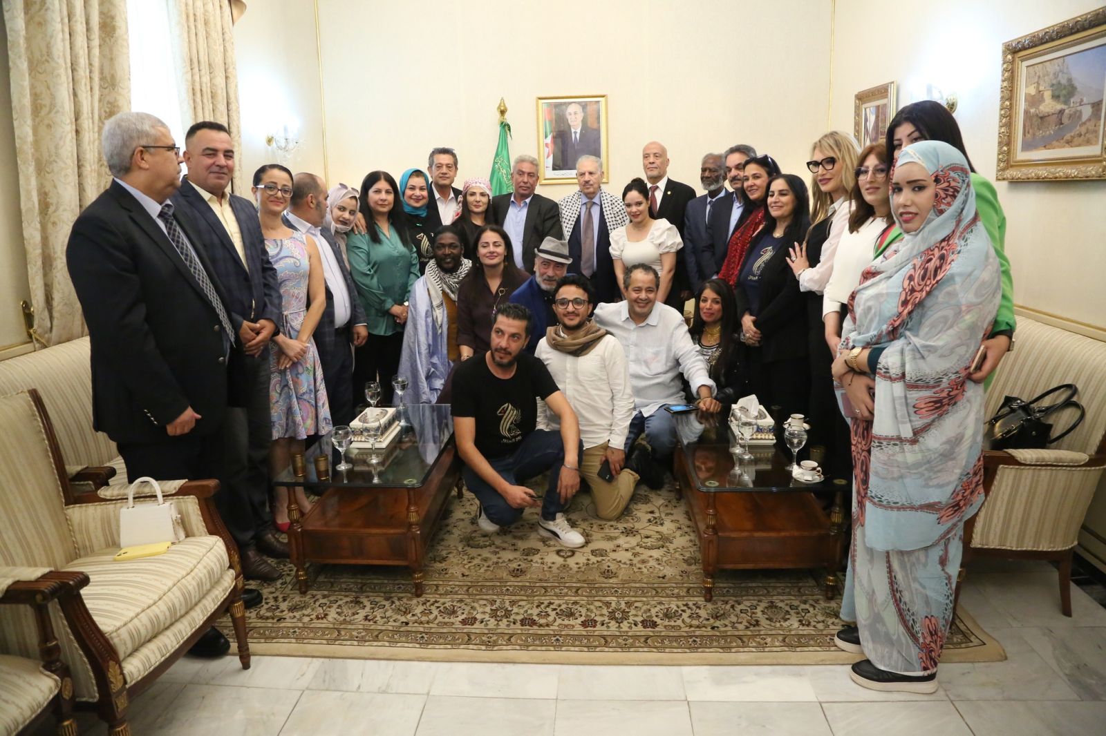 المجاهد صالح قوجيل، رئيس مجلس الأمة يستقبل  بمقر مجلس الأمة وفدا عن الفريق العامل في ملحمة 'روح الجزائر'    التي تم عرضها بمناسبة الذكرى السبعين لاندلاع ثورة الفاتح  من نوفمبر 1954 المجيدة...