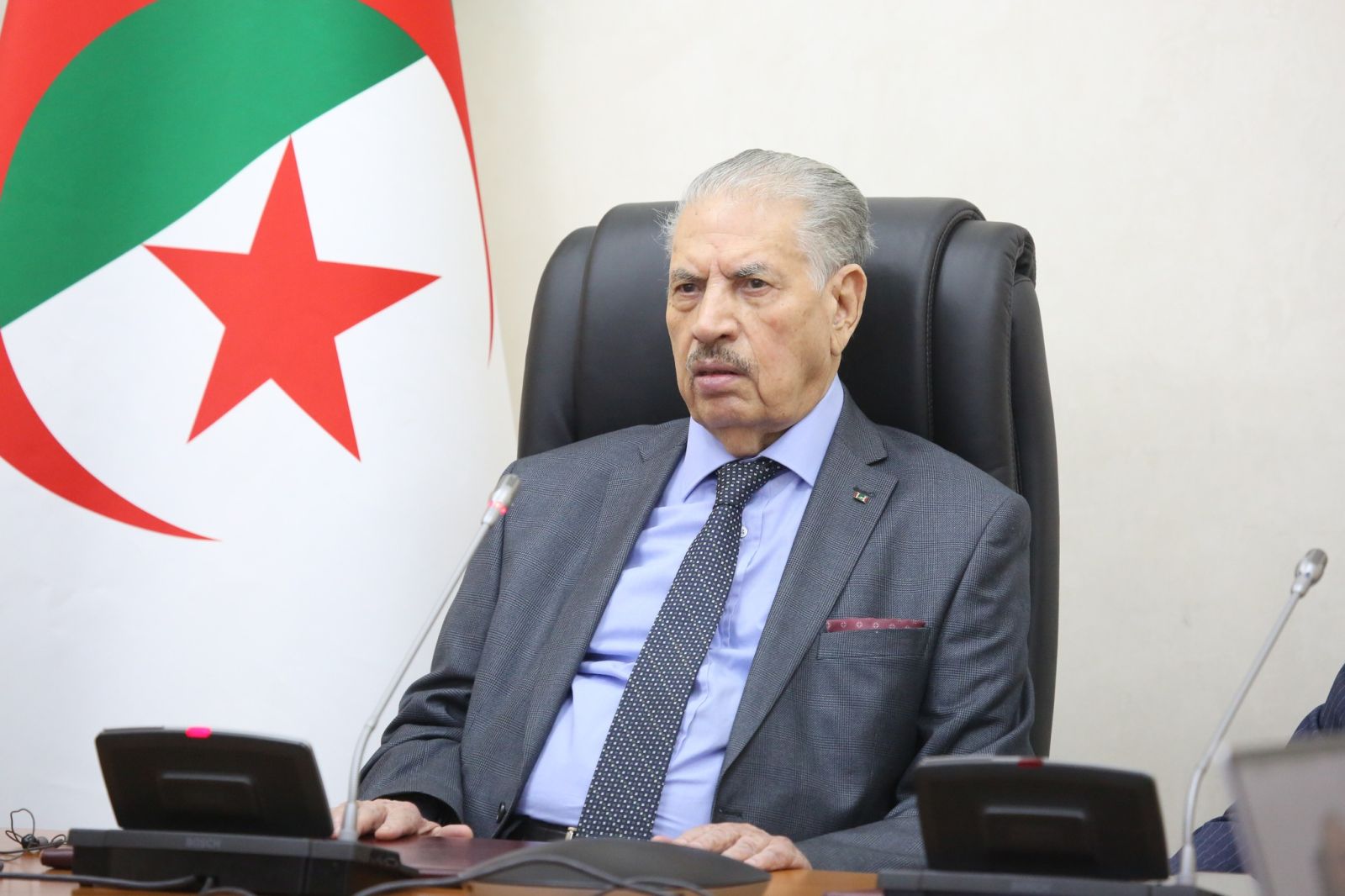 رئيس مجلس الأمة يهنيءالسيدات والسادة أعضاء مجلس الأمة بمناسبة الذكرى الستين لعيدي الاستقلال والشباب