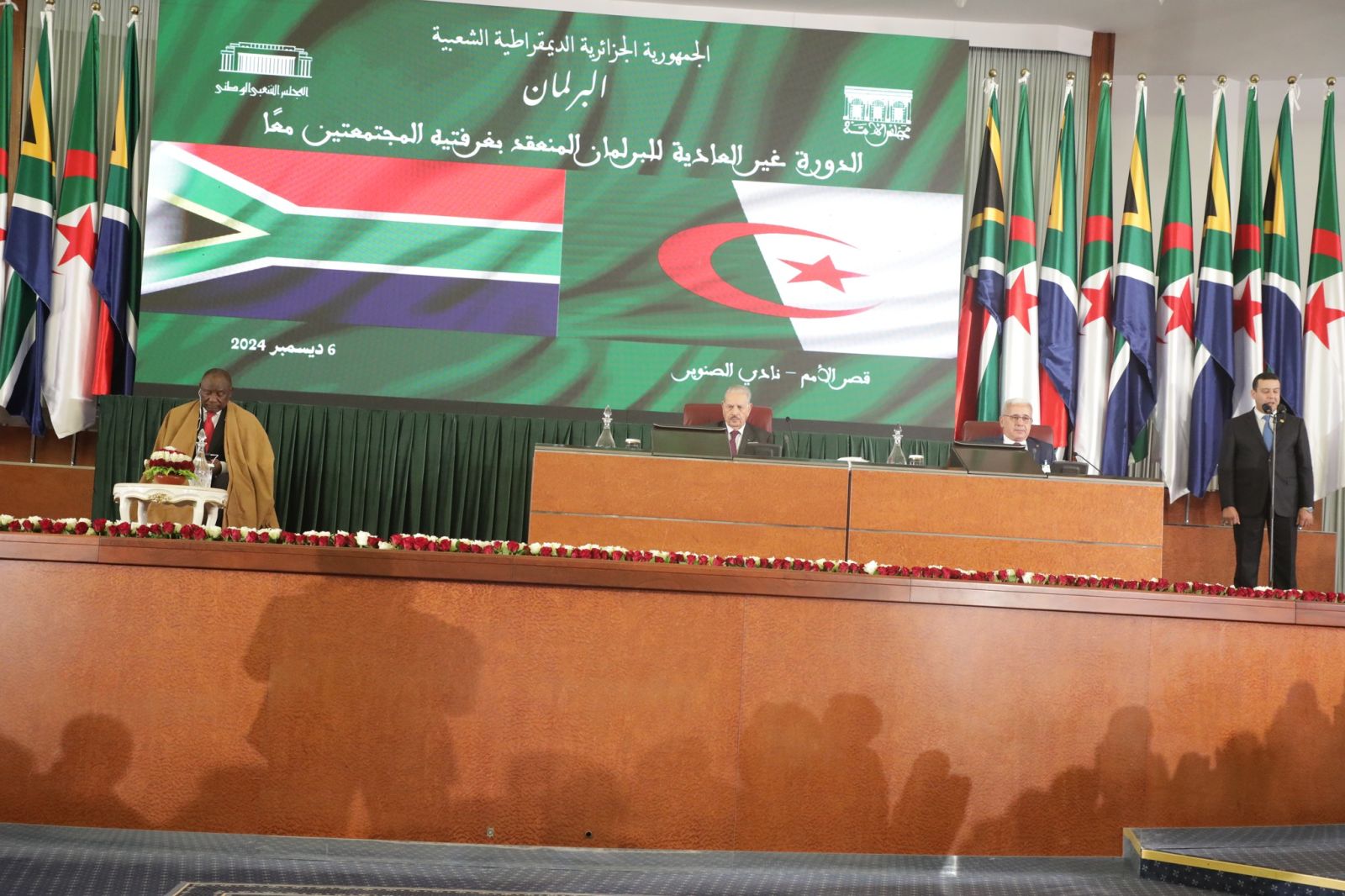إنعقاد الدورة غير العادية للبرلمان بغرفتيه المجتمعتين معاً، والتي خصصت للإستماع لخطاب فخامة رئيس جمهورية جنوب إفريقيا