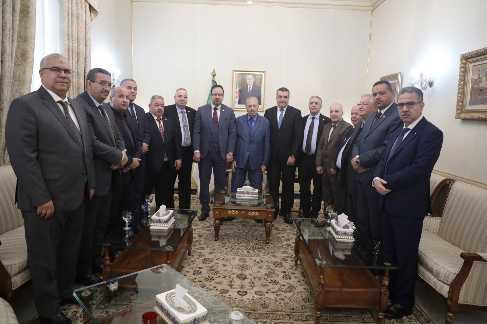 عملاً بتوجيهات رئيس الجمهورية، السيد عبد المجيد تبون السيد صالح ڤوجيل، رئيس مجلس الأمة يترأس اجتماعًا تنسيقيًّا لفوج العمل المكلف بالنظر في المشروعين التمهيديين لقانوني البلدية والولاية
