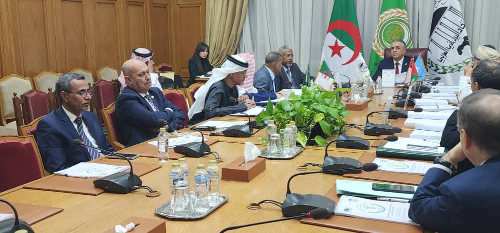 السيد ساعد عروس، رئيس المجموعة البرلمانية للثلث الرئاسي، عضو اللجنة التنفيذية للاتحاد البرلماني العربي، يترأس اجتماع لجنة جائزة التميز البرلماني العربي