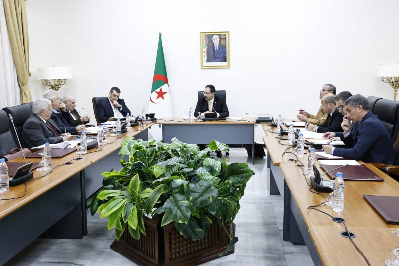 بتكليف من السيد صالح قوجيل، رئيس مجلس الأمة، فوج العمل المكلف بالنظر في المشروع التمهيدي لقانون البلدية و المشروع التمهيدي لقانون الولاية يواصل أشغاله