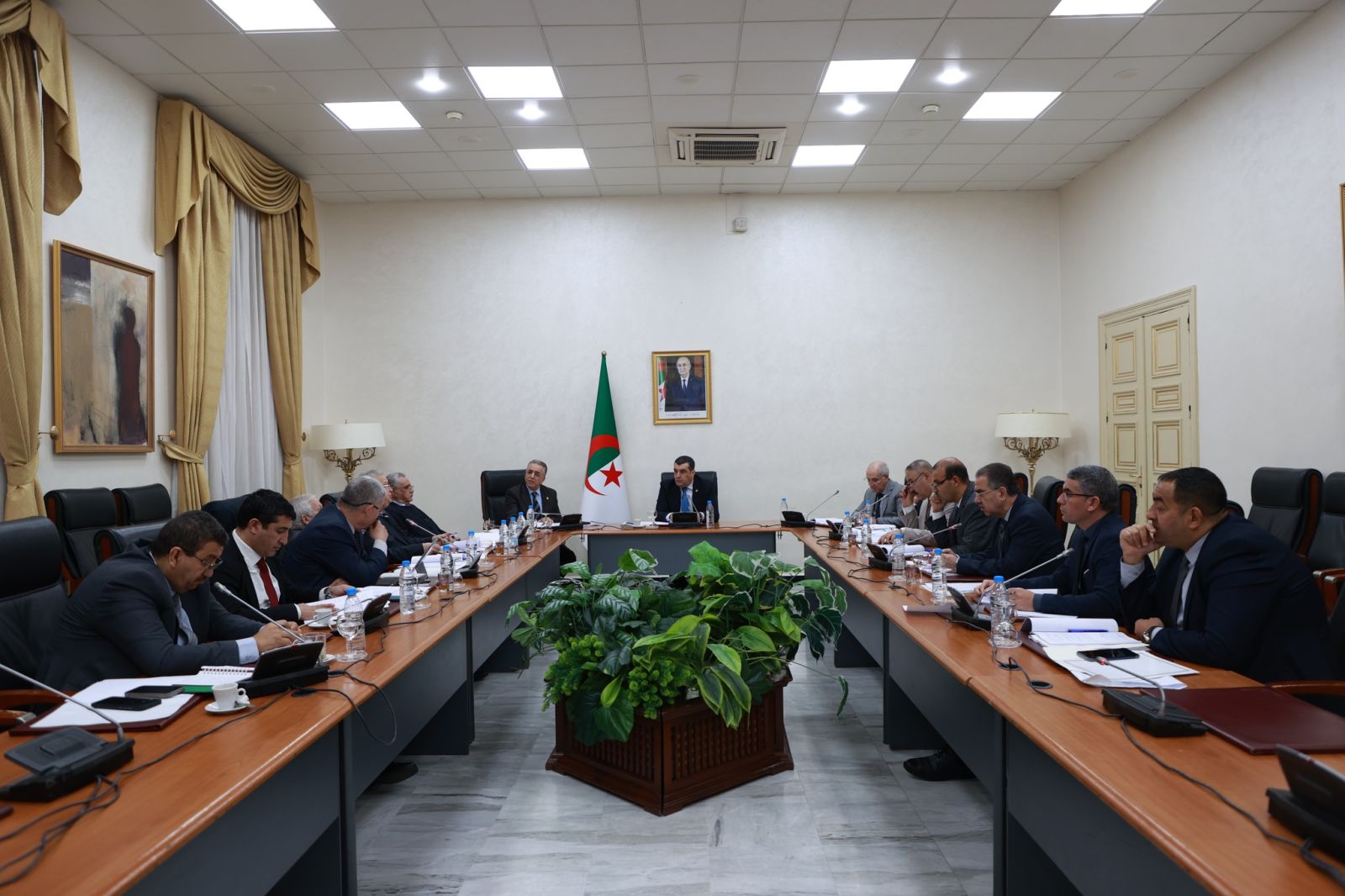 فوج العمل المكلف بالنظر في المشروعين التمهيديين للقانونين العضويين المتعلقين بالأحزاب السياسية والجمعيات يواصل سلسلة اجتماعاته
