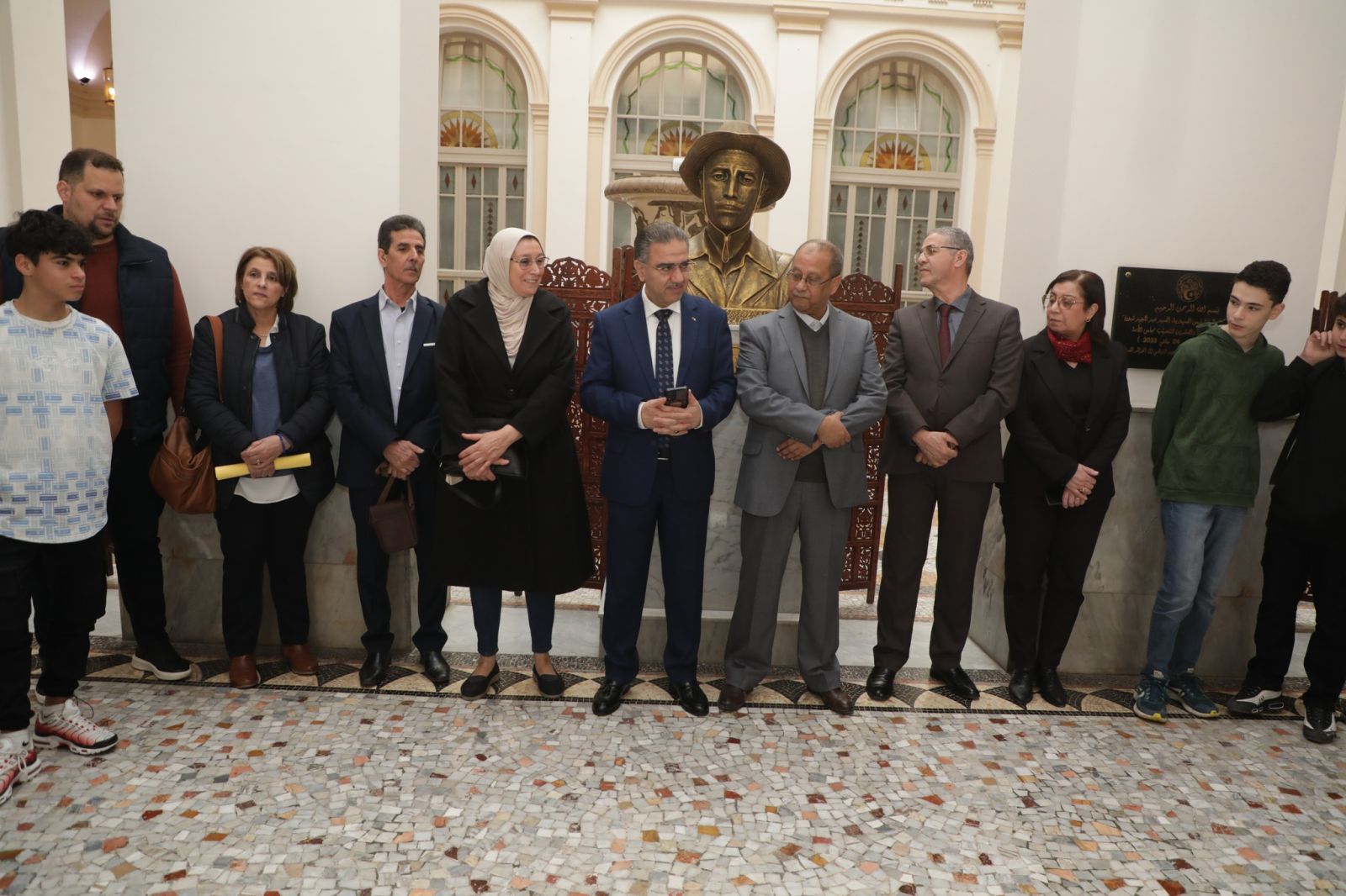 مجموعة من تلاميذ متوسطة المستقبل الخاصة بالقبة لولاية الجزائر تقوم بزيارة إلى مقر مجلس الأمة