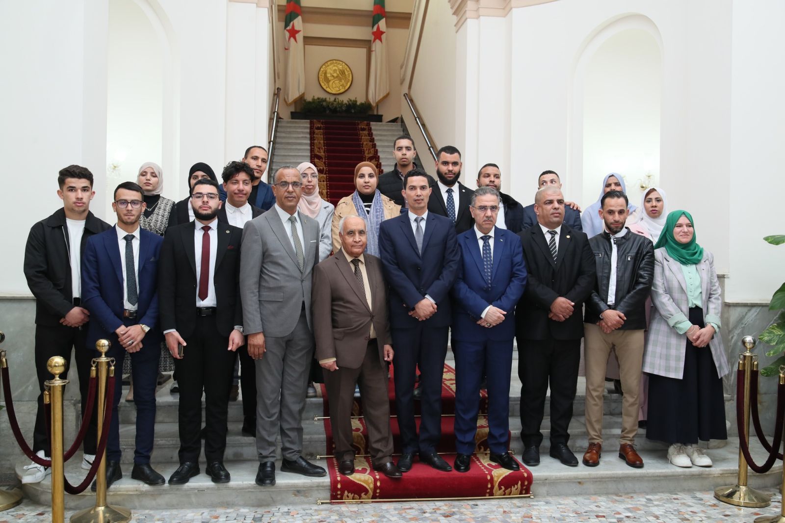 مجموعة من طلبة كلية الحقوق والعلوم السياسية لولاية غرداية، تقوم بزيارة الى مقر مجلس الأمة