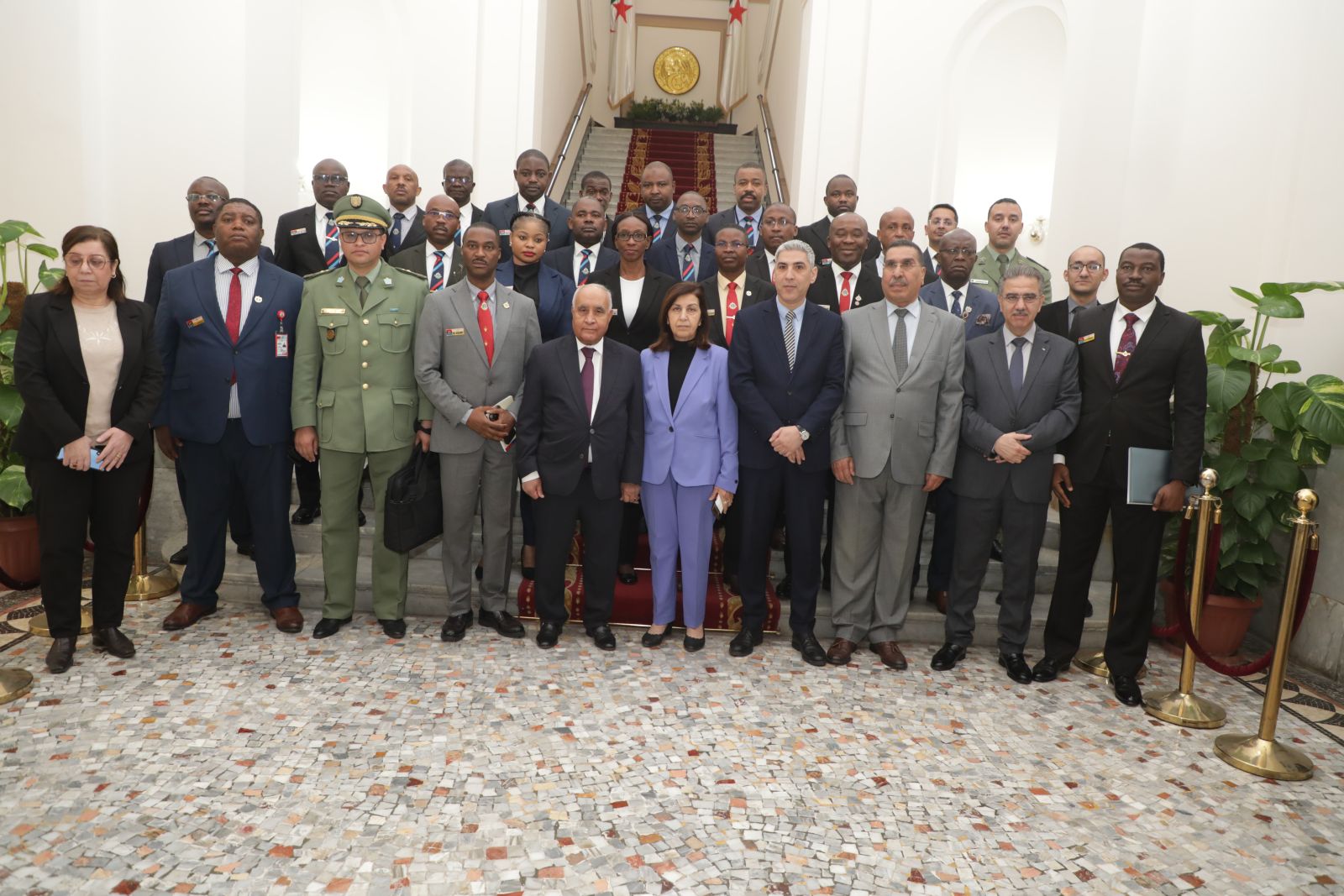وفد من كلية الدفاع الوطني بأبوجا (نيجيريا)، يؤدي زيارة لمقر مجلس الأمة في إطار رحلة دراسية إلى الجزائر