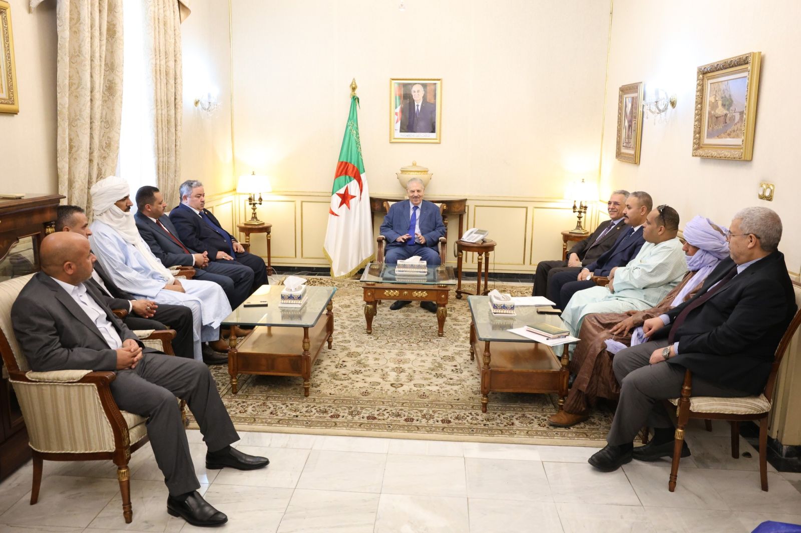 السيد صالح قوجيل، رئيس مجلس الأمة، يستقبل مجموعة من أعضاء مجلس الأمة المعنيين بعملية القرعة المقرر إجراؤها غدا الخميس 13 مارس 2025، في جلسة علنية عامة