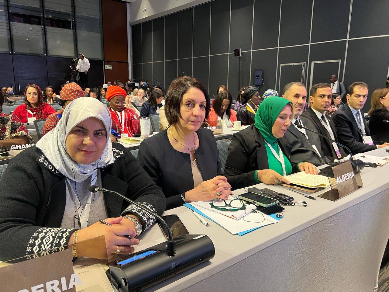 السيدة سامية العلمي عضو لجنة الشؤون الخارجية والجالية الوطنية بالخارج بمجلس الأمة، تؤكد في المؤتمر العالمي للنساء البرلمانيات بمكسيكو ، على أن الجزائر الجديدة بقيادة رئيس الجمهورية السيد عبد المجيد تبون، وفية منذ الاستقلال لالتزماتها بتمكين النساء وترقية حقوقهن السياسية والاجتماعية