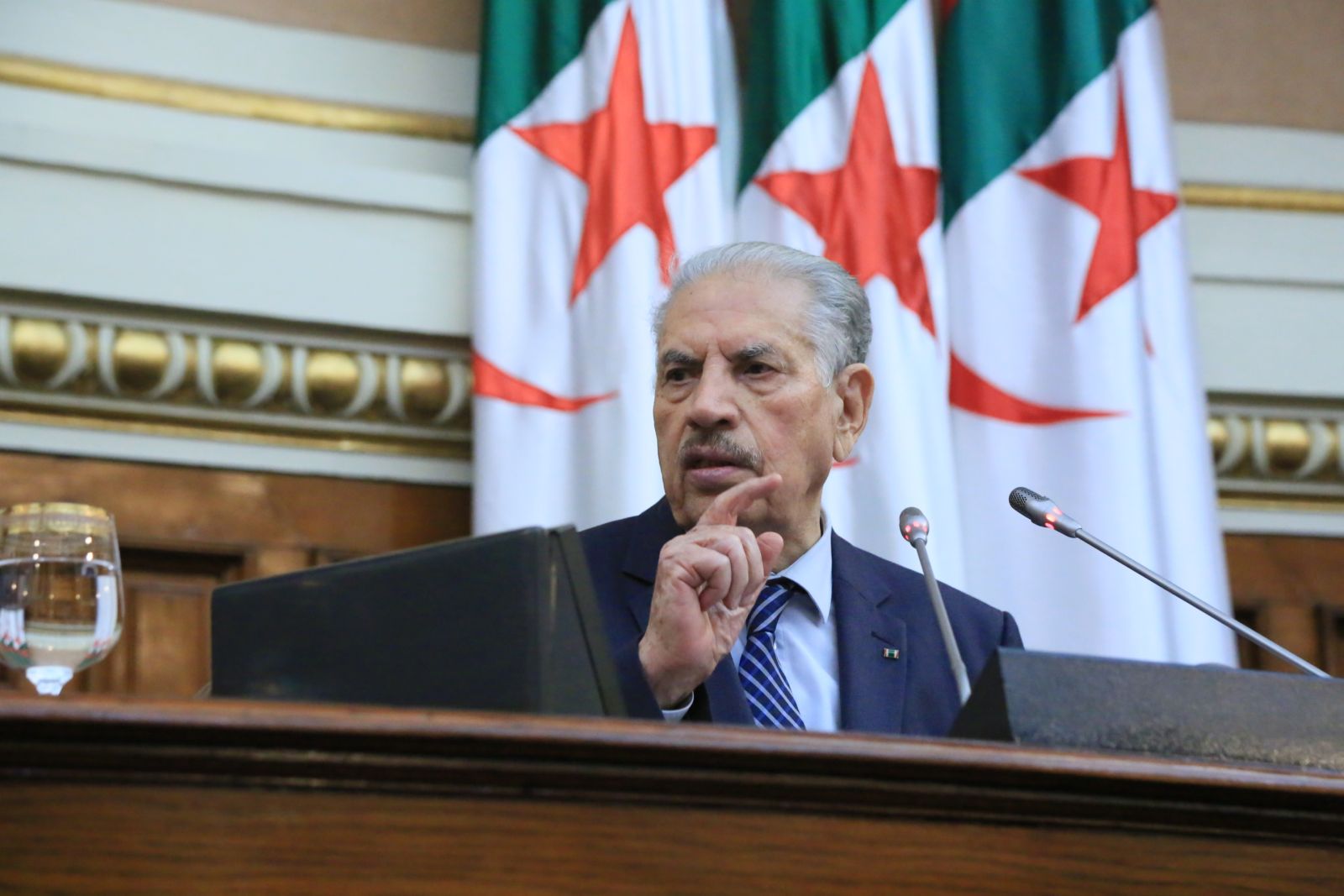 مجلس الأمة، برئاسة السيد صالح ڨوجيل، رئيس مجلس الأمة، يصدر بياناً، حول التطورات الأخيرة ذات الصلة بالقضية الصحراوية العادلة