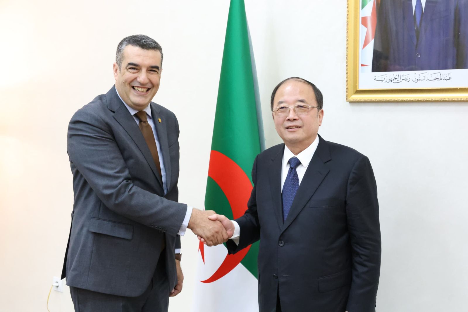 السيد محمد رضا أوسهلة، نائب رئيس مجلس الأمة يستقبل وفدا عن لجنة الشؤون الدينية والإثنية للمؤتمر السياسي الاستشاري لجمهورية الصين الشعبية، يقوده السيد Zhang Yijiong، رئيس اللجنة