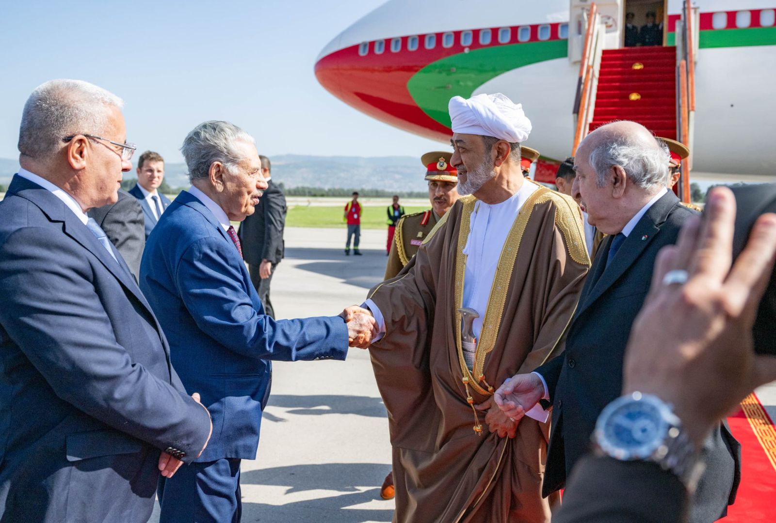 مشاركة السيد صالح قوجيل رئيس مجلس الأمة، في مراسم استقبال رئيس الجمهورية السيد عبد المجيد تبون، لصاحب الجلالة السلطان هيثم بن طارق ، سلطان عُمان الشقيقة