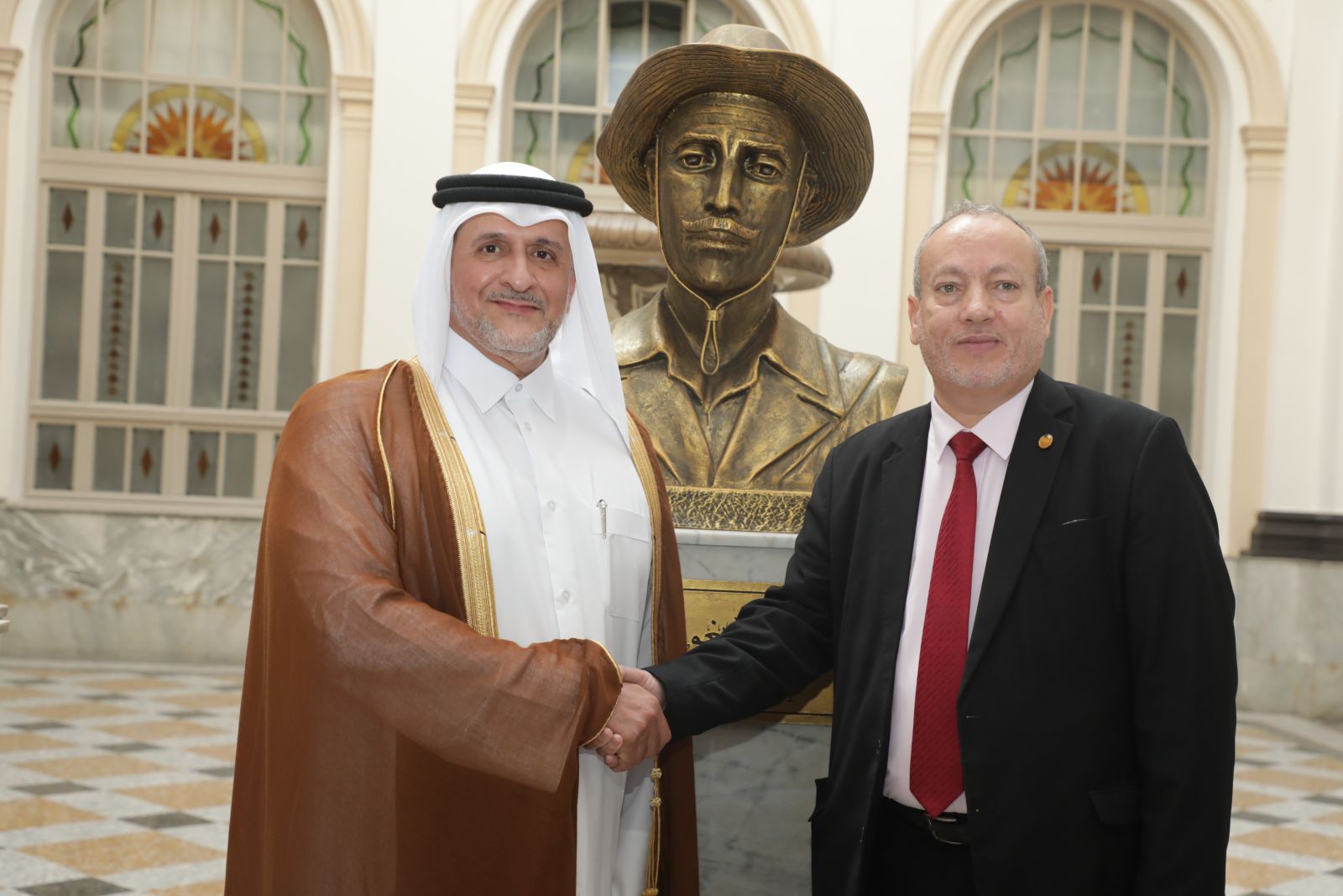 بتكليف من السيد عزوز ناصري، رئيس مجلس الأمة، السيد عمر دادي عدون، رئيس لجنة الشؤون الخارجية والتعاون الدولي والجالية الجزائرية في الخارج، يستقبل السيد يوسف بن علي الخاطر