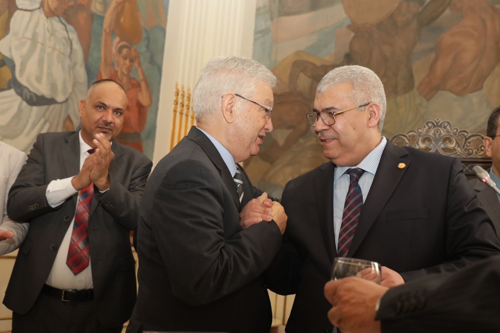 السيد عزوز ناصري رئيس مجلس الأمة، يشرف على حفل تكريم السيد عيسى بورقبة رئيس الديوان الأسبق، المعين عضوا بمجلس الأمة ضمن الثلث الرئاسي