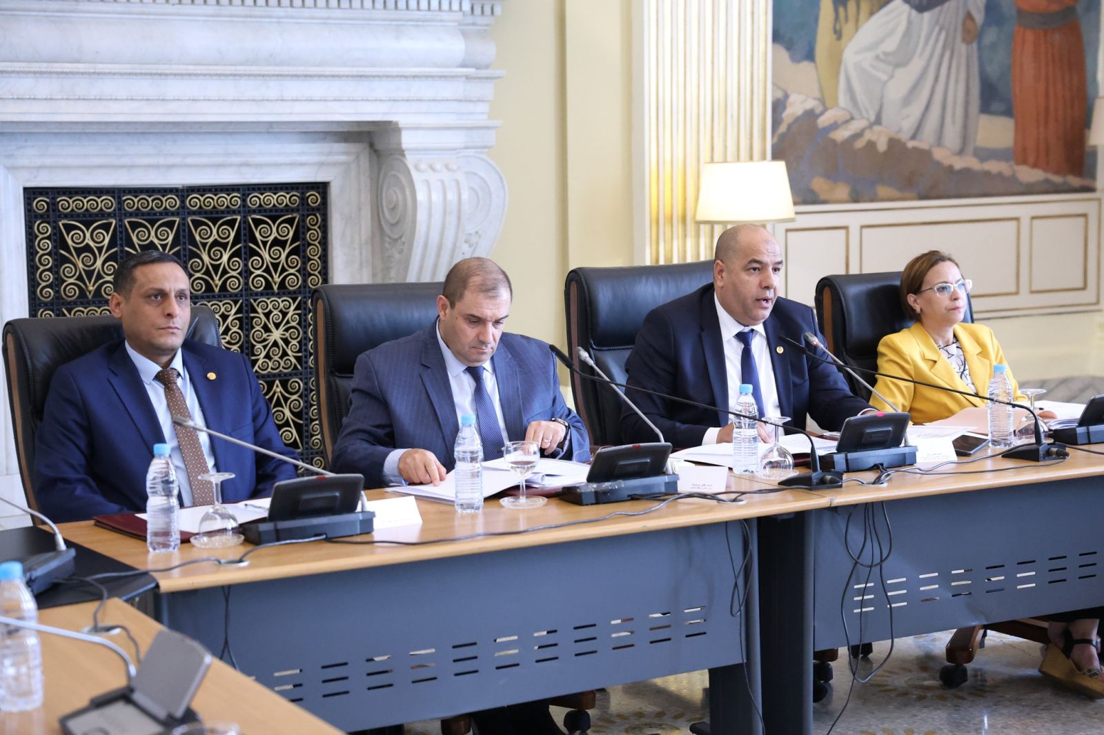 لجنة الشؤون القانونية والإدارية وحقوق الإنسان والتنظيم المحلي وتهيئة الإقليم والتقسيم الإقليمي برئاسة السيد محمد رباح  تستمع إلى ممثل الحكومة، السيد لطفي بوجمعة، وزير العدل، حافظ الأختام  في إطار دراستها لنص قانون يتضمن الإجراءات الجزائية