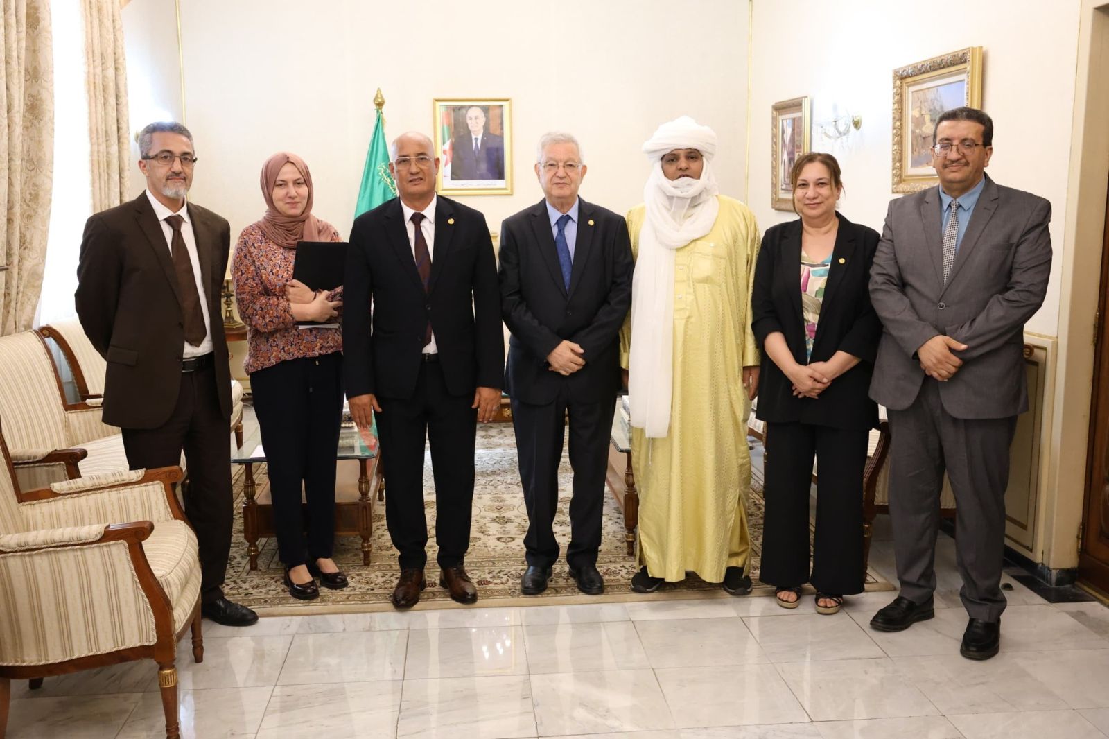 السيد عزوز ناصري، رئيس مجلس الأمة يشرف على اجتماع توجيهي لوفد مجلس الأمة المشارك في أشغال الدورة الـ 32 للجمعية البرلمانية لمنظمة الأمن والتعاون في أوروبا بمدينة بورتو (البرتغال)