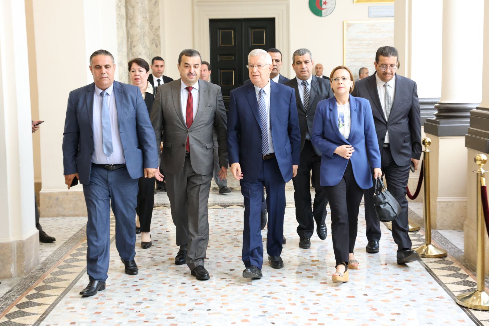 في جلسة ترأسها السيد عزوز ناصري، رئيس مجلس الأمة أعضاء المجلس يناقشون نص القانون المنظم للنشاطات المنجمية