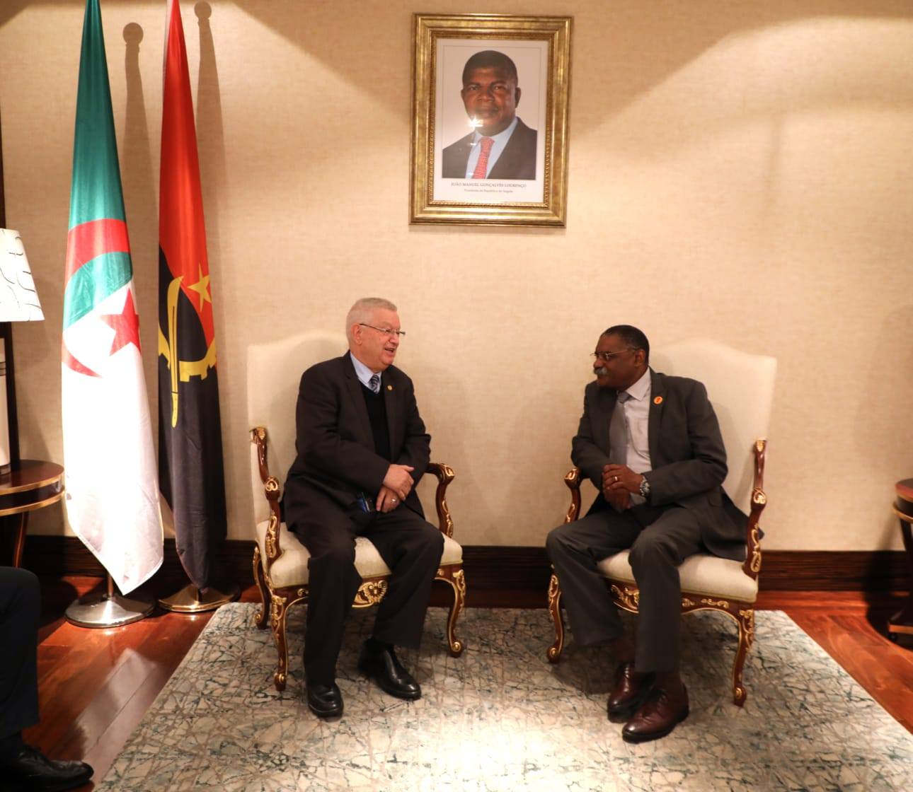 السيد عزوز ناصري، رئيس مجلس الأمة، يحل بالعاصمة الأنغولية، لواندا، للمشاركة بصفته ممثلا للسيد عبد المجيد تبون، رئيس الجمهورية، في الإحتفالات المخلدة للذكرى ال50لاستقلال أنغولا