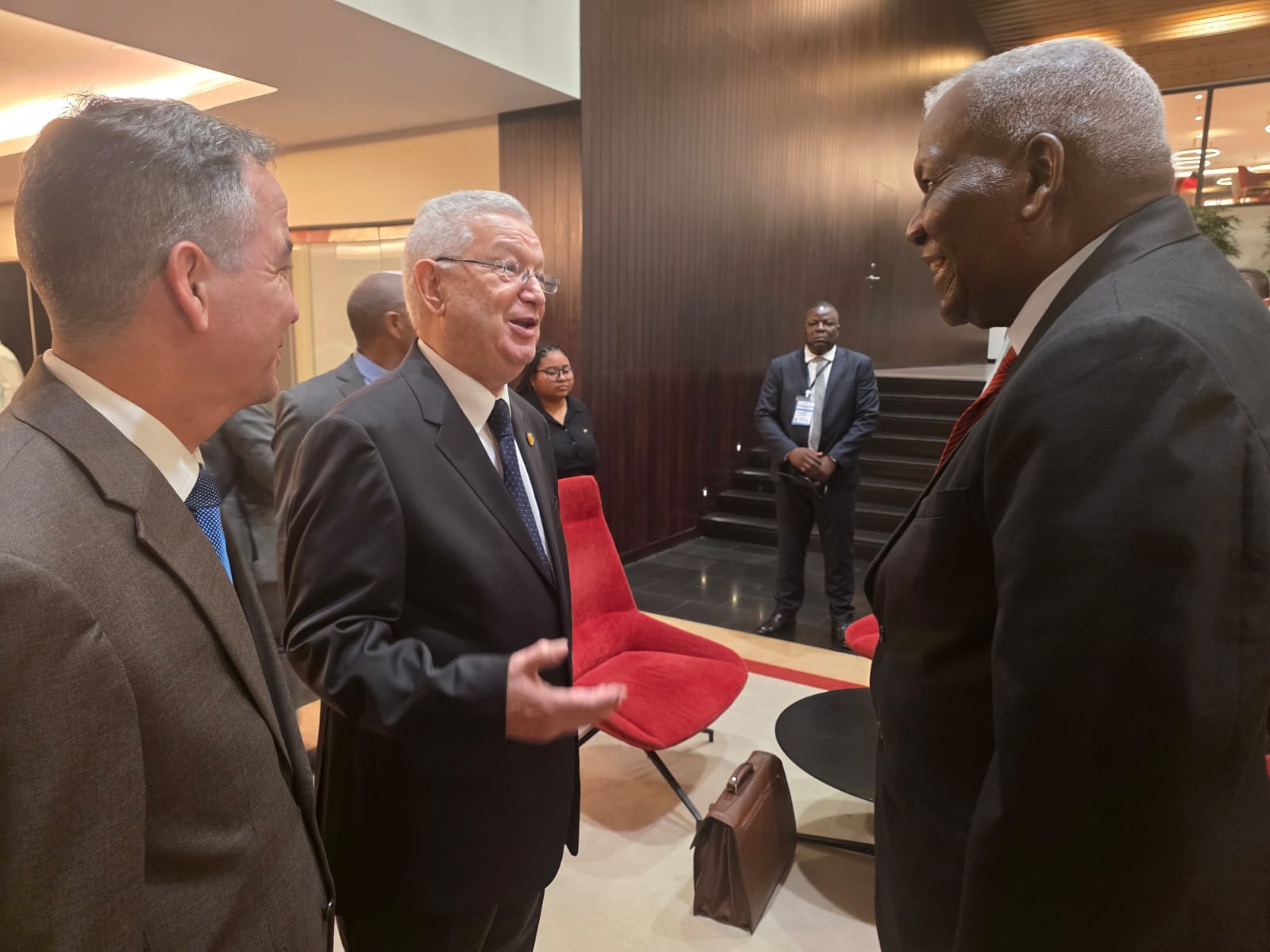 رئيس مجلس الأمة، يتحادث مع رئيس الجمعية الوطنية للسلطة الشعبية لجمهورية كوبا