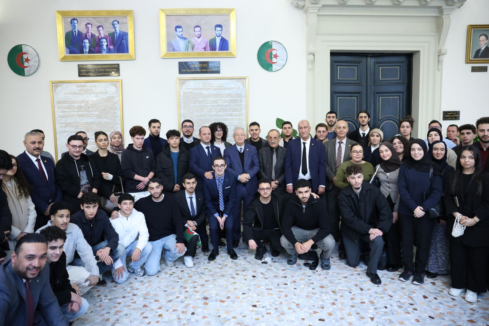 السيد عزوز ناصري، رئيس مجلس الأمة يخص وفدًا من أبناء الجالية الوطنية المقيمة بالخارج باستقبال