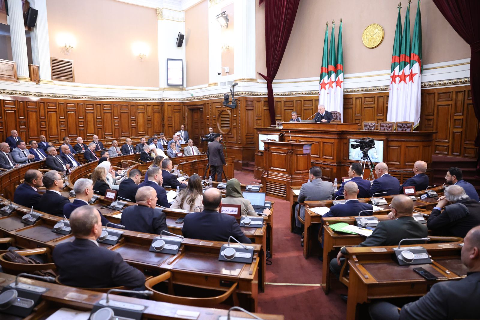 مجلس الأمة يعقد جلسة عامة لعرض ومناقشة نص القانون الذي يحدد القواعد العامة المتعلقة بخدمات الثقة للمعاملات الإلكترونية وبالتعريف الإلكتروني