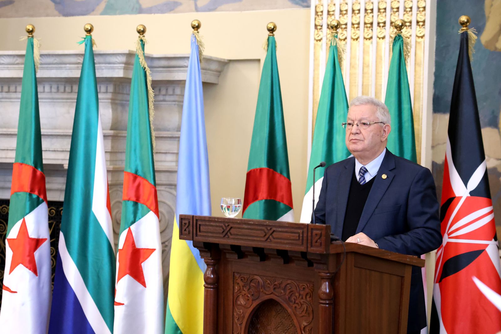 رئيس مجلس الأمة يشرف على تنصيب مجموعات الصداقة البرلمانية مع عدد من البرلمانات الإفريقية ويؤكد أن حرص مجلس الأمة على توثيق روابط الصداقة مع البرلمانات الإفريقية، هو انعكاس لحرص الجزائر بقيادة رئيس الجمهورية السيد عبد المجيد تبون، على حشد جهود الأفارقة من أجل تحقيق نهضة إفريقيا